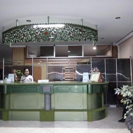 New Merdeka Hotel Jembel Buitenkant foto