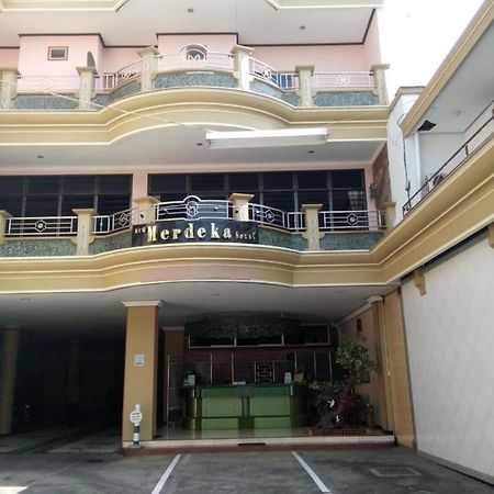New Merdeka Hotel Jembel Buitenkant foto