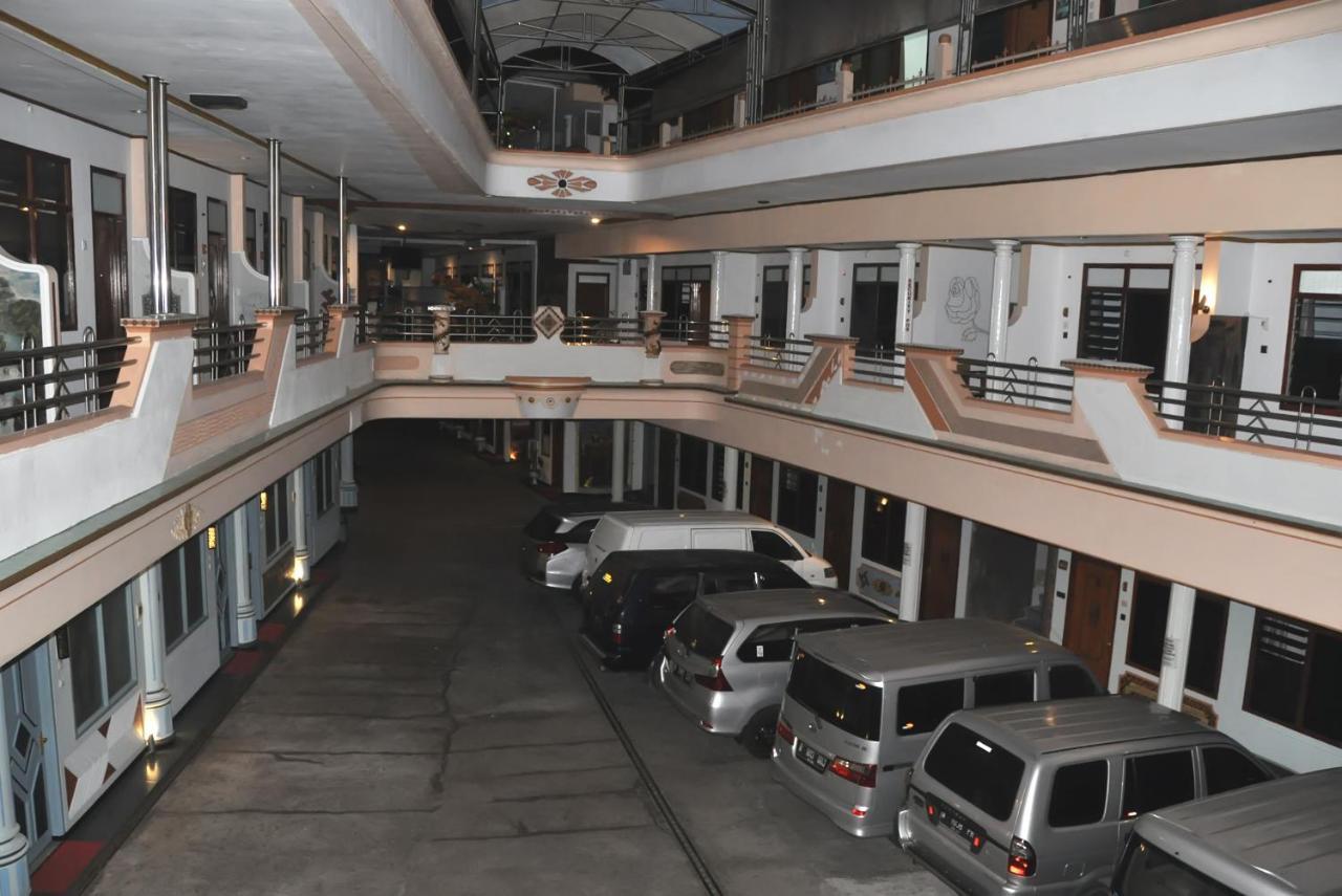 New Merdeka Hotel Jembel Buitenkant foto