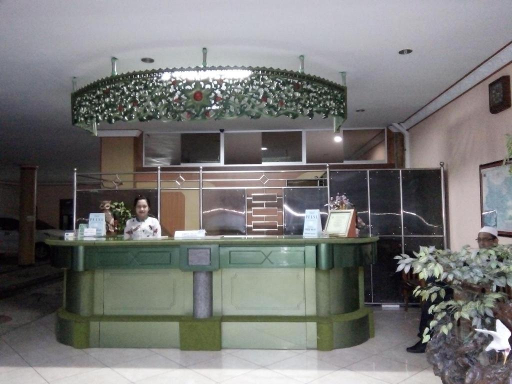 New Merdeka Hotel Jembel Buitenkant foto