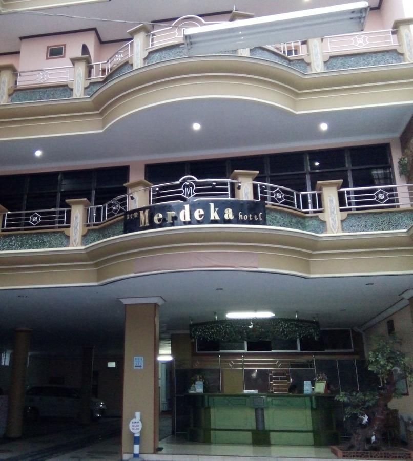 New Merdeka Hotel Jembel Buitenkant foto