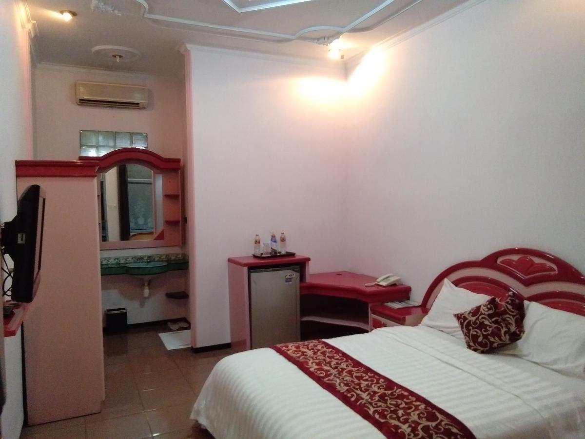 New Merdeka Hotel Jembel Buitenkant foto