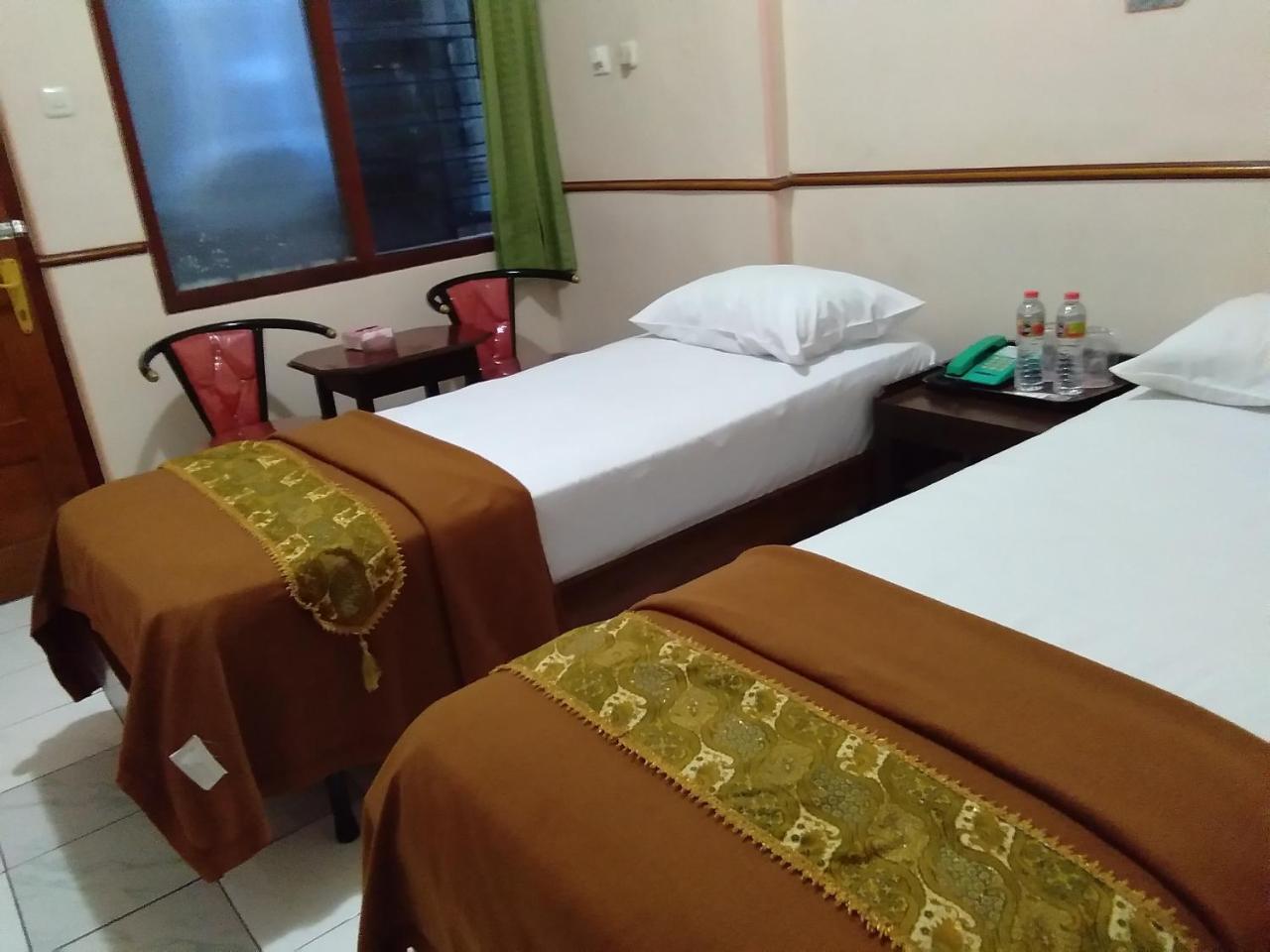 New Merdeka Hotel Jembel Buitenkant foto
