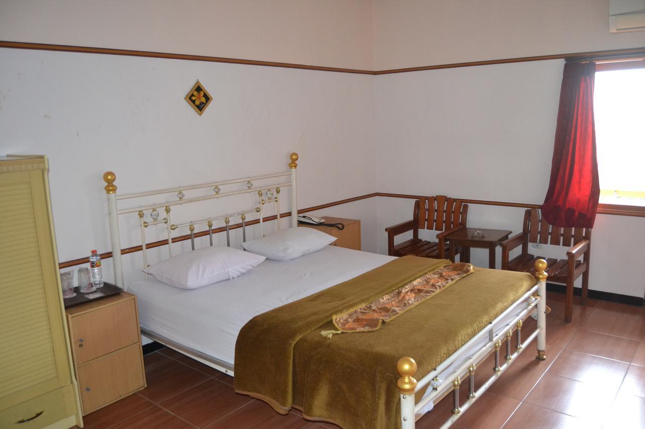 New Merdeka Hotel Jembel Buitenkant foto