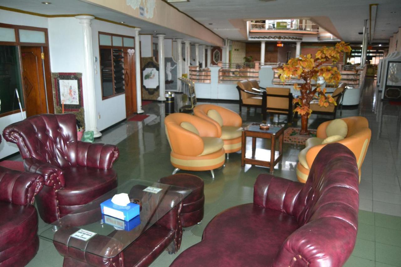 New Merdeka Hotel Jembel Buitenkant foto
