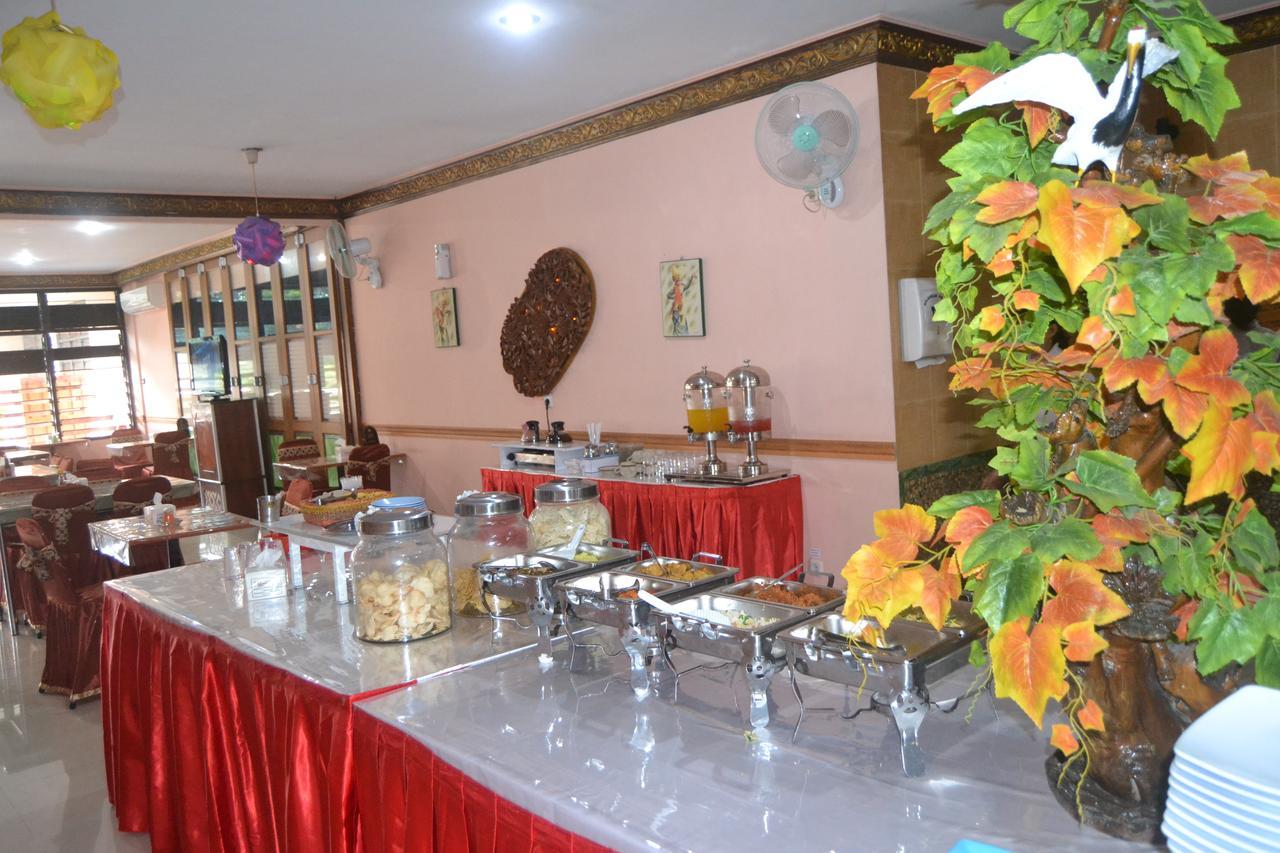 New Merdeka Hotel Jembel Buitenkant foto