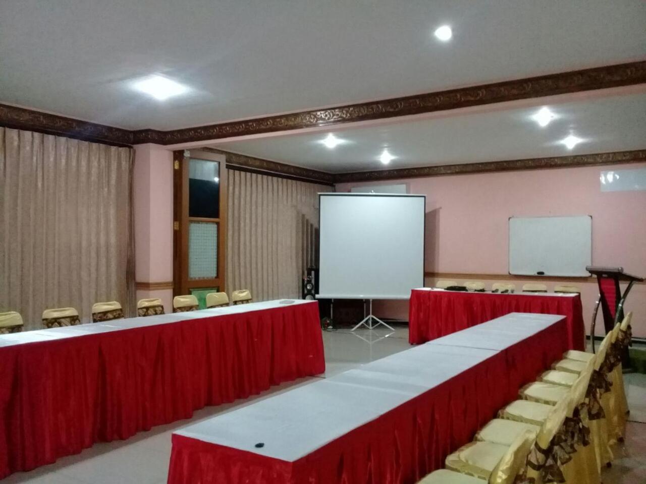 New Merdeka Hotel Jembel Buitenkant foto