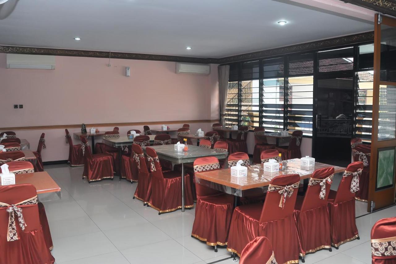 New Merdeka Hotel Jembel Buitenkant foto